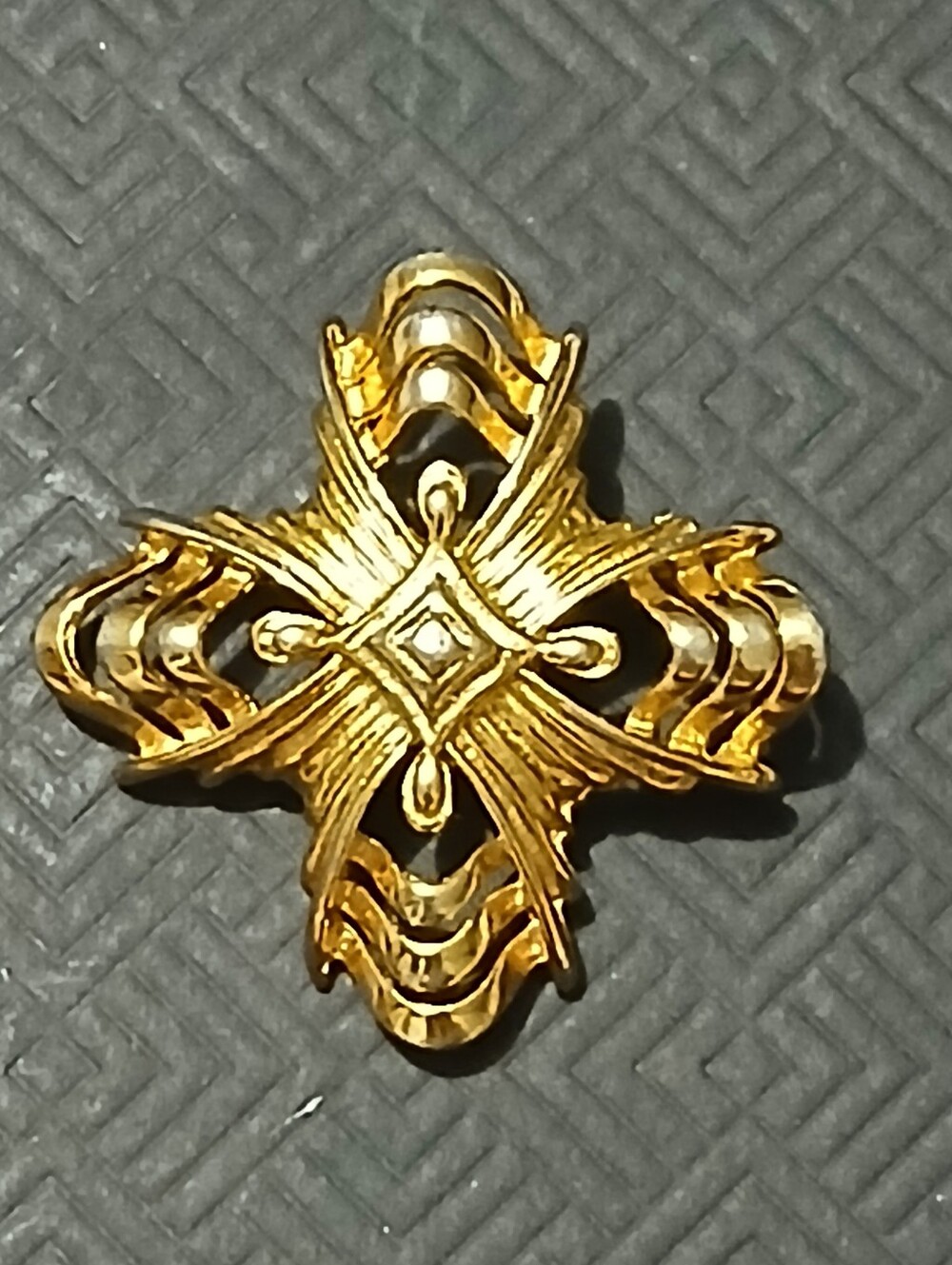 Vintage Gold Toned Ornate Fluted Cross Brooch Pin
